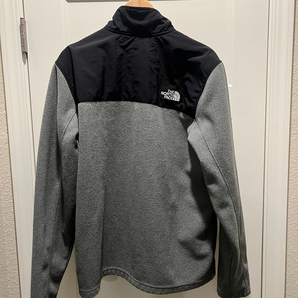 The North Face Men’s ¼-Zip Fleece – Gray & Black, Size Medium - Picture 5 of 7